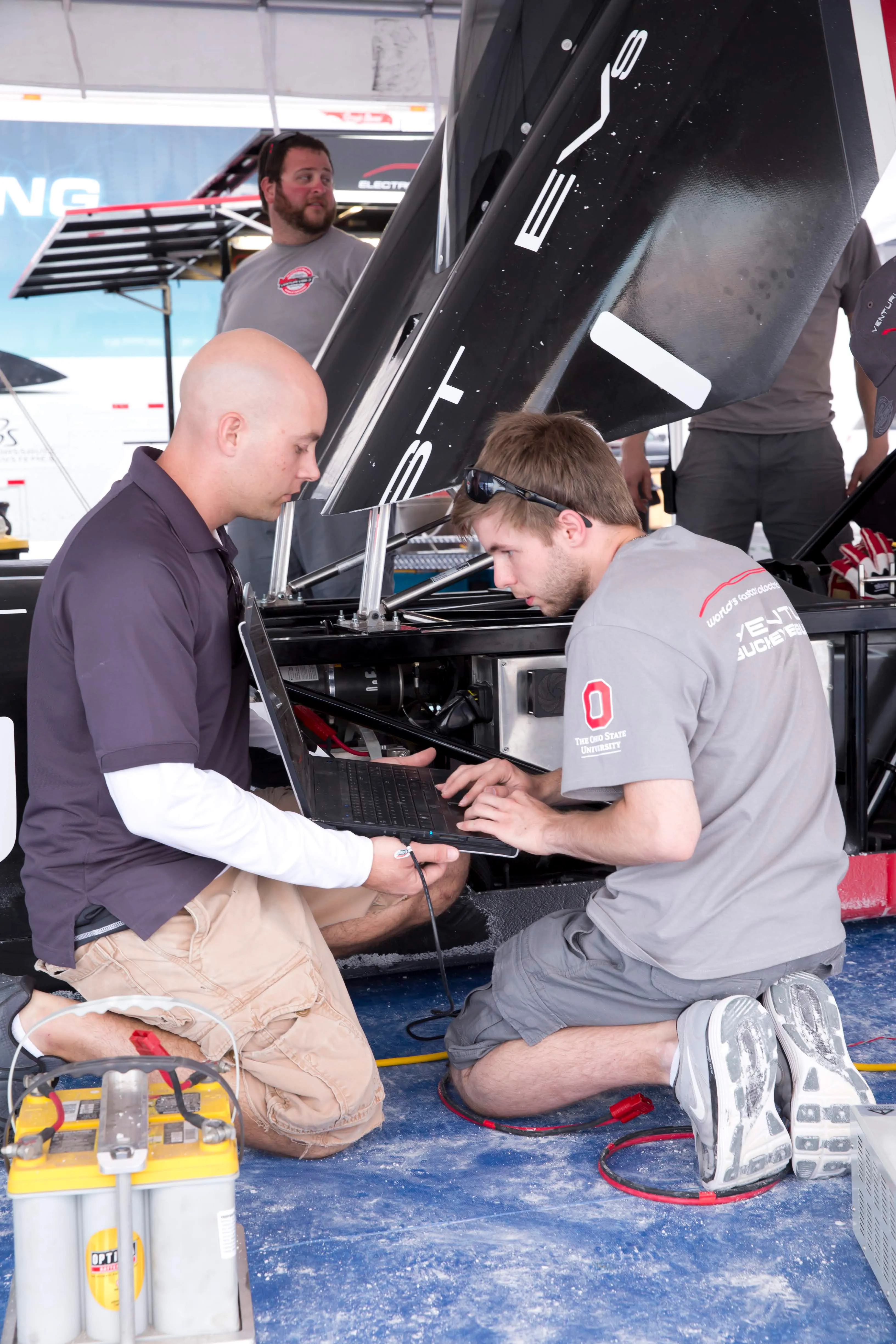 20140822 Vbb3 Sal Holding Laptop For Ross